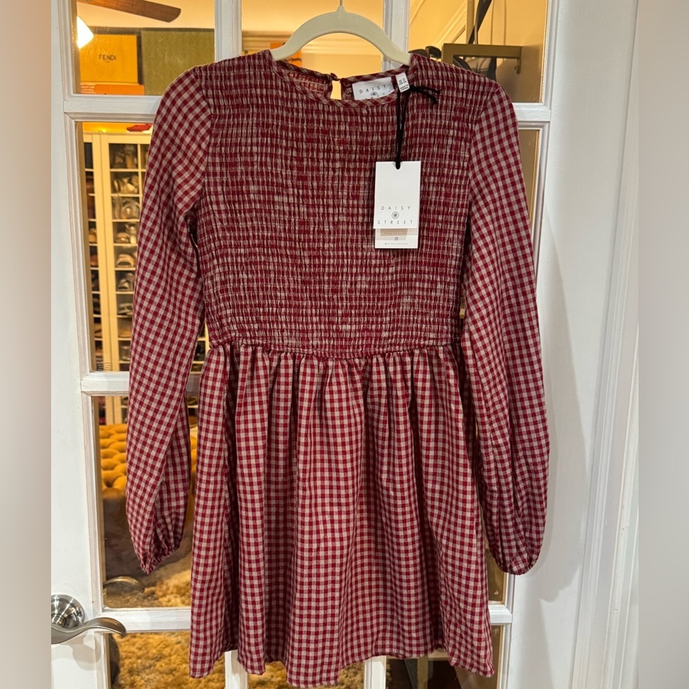 ♥️🤍 Daisy Street Red Gingham Smocked Long-Sleeve Dress - Picture 3 of 6